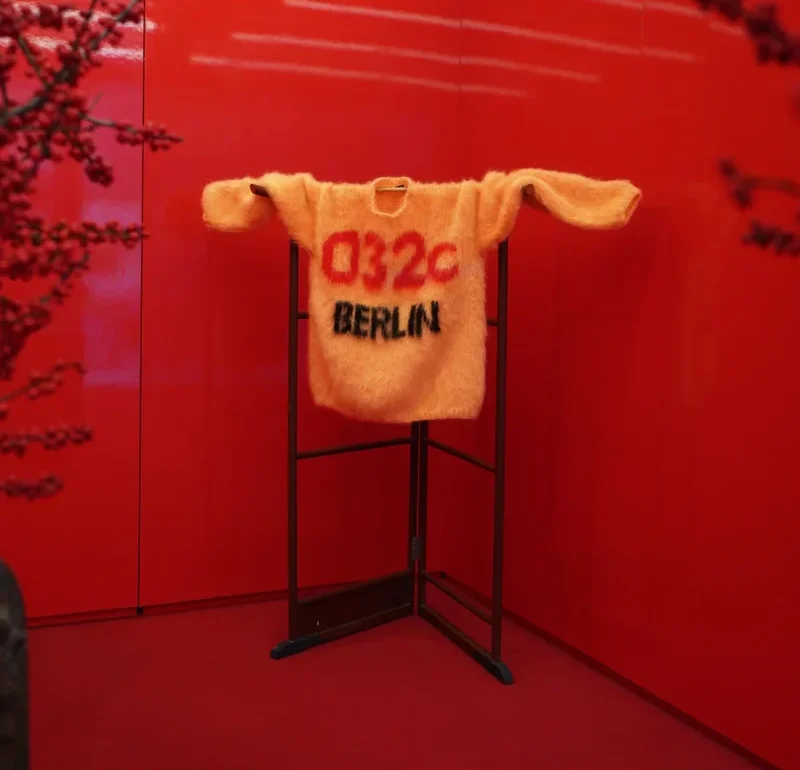 032c ما هي هذه العلامة ولماذا تثير كل هذا الضجيج