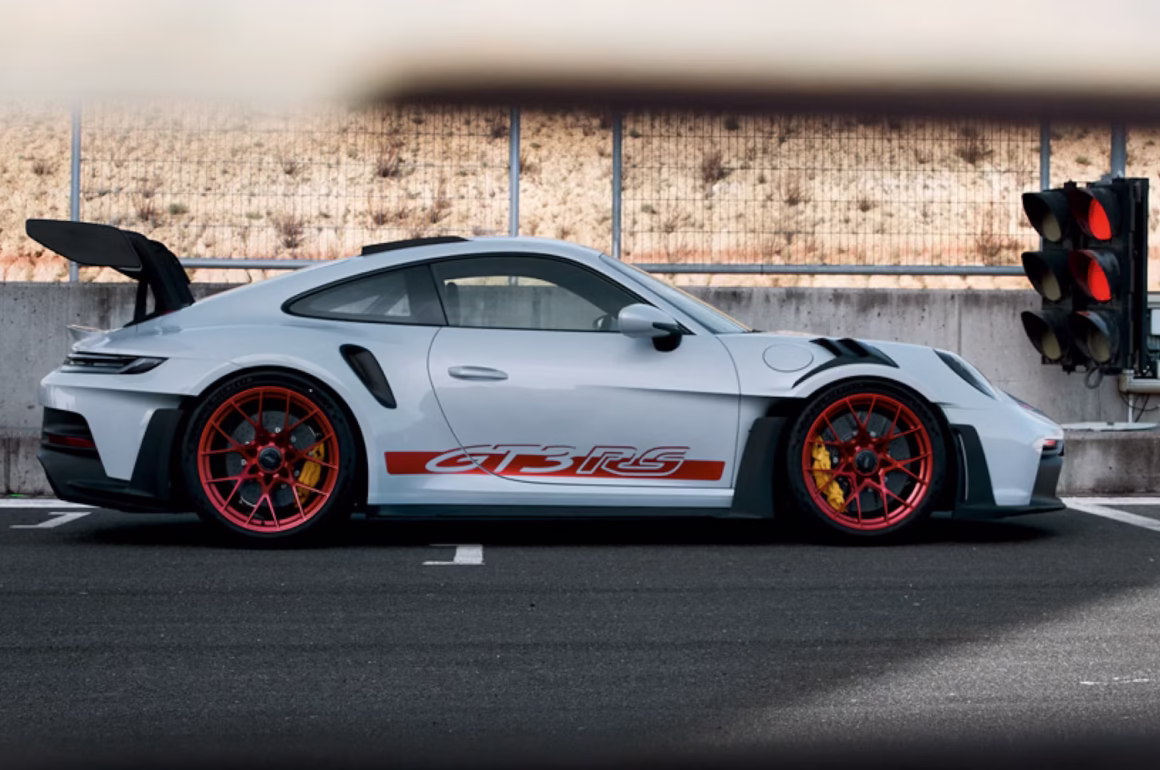 بورشه 911 GT3 RS – السعر الرسمي والعوامل المؤثرة عليه