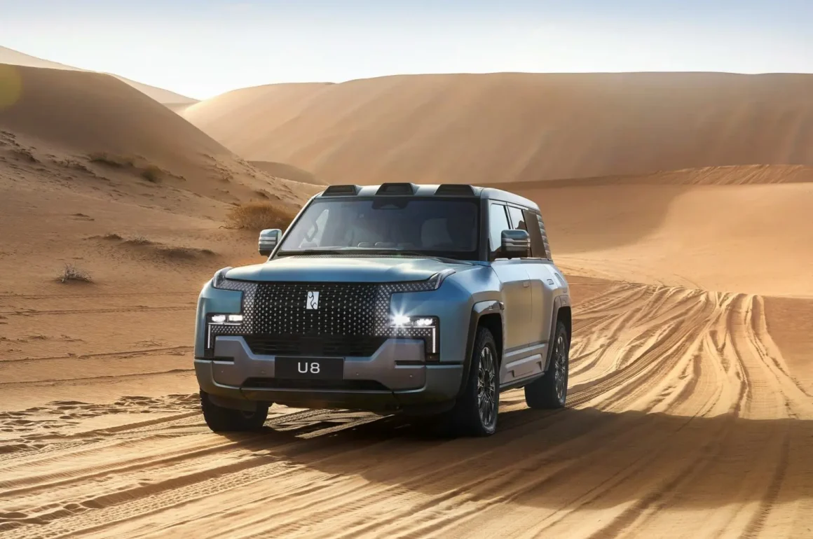BYD Yangwang U8 يعيد تعريف مفهوم الطرق الوعرة الفاخرة