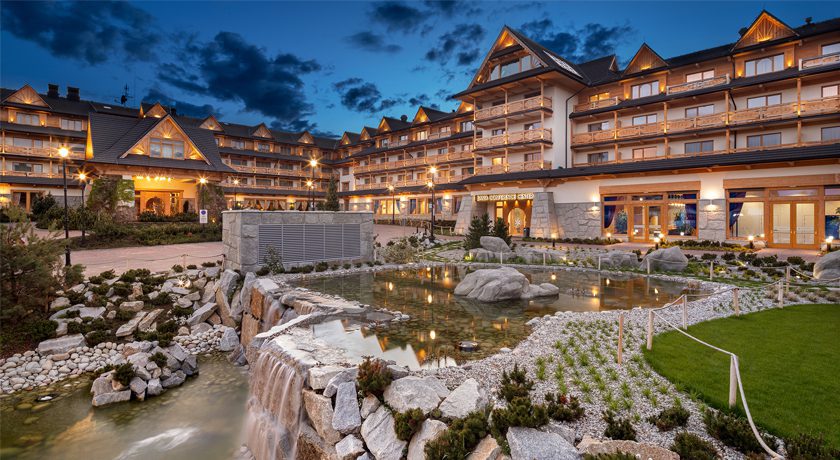 فندق فاخر في الجبال