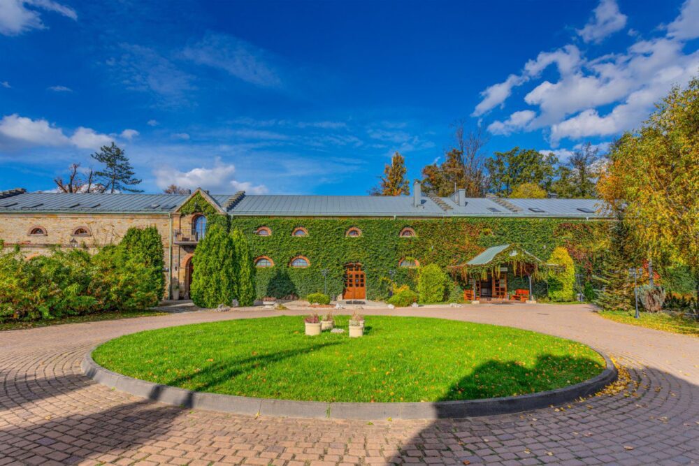 فندق مانور هاوس من الخارج