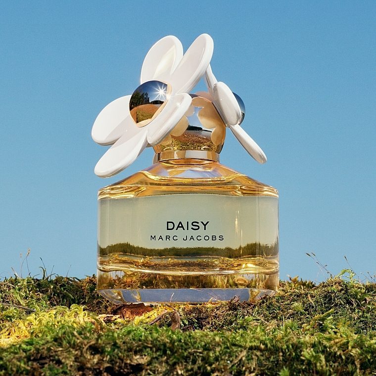 أكثر عطر جاذبية يمكن أن ترتديه امرأة Daisy