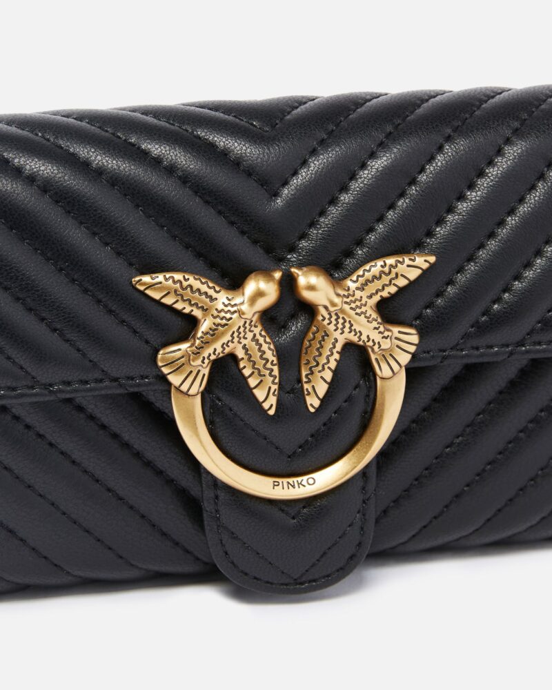 كم يبلغ سعر حقيبة Pinko