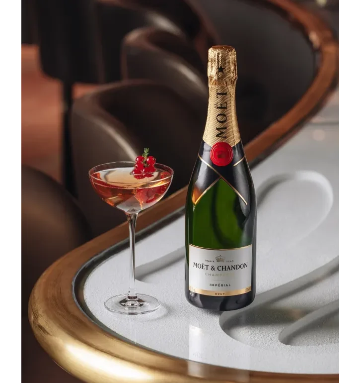 كم يبلغ سعر زجاجة شامبانيا Moet