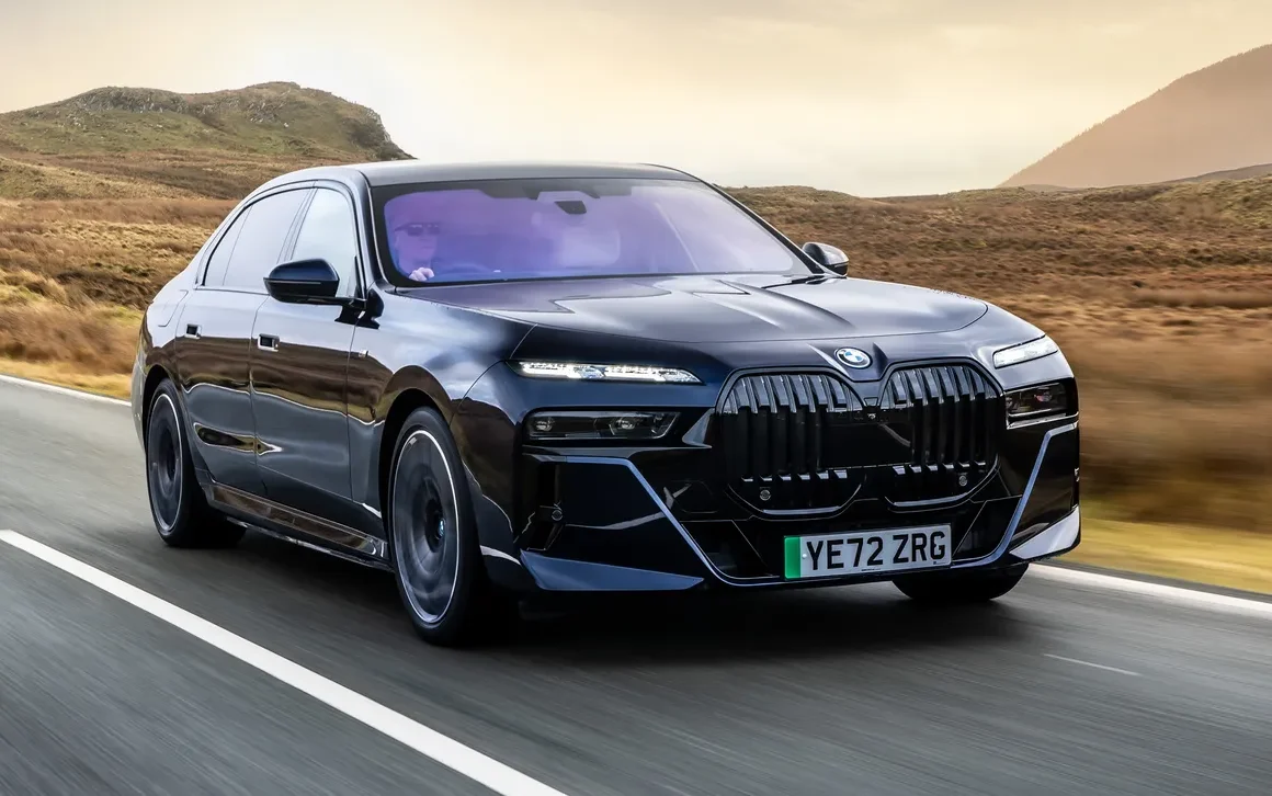 أفضل 10 سيارات كهربائية فاخرة لعام 2025 ودليل الشراء