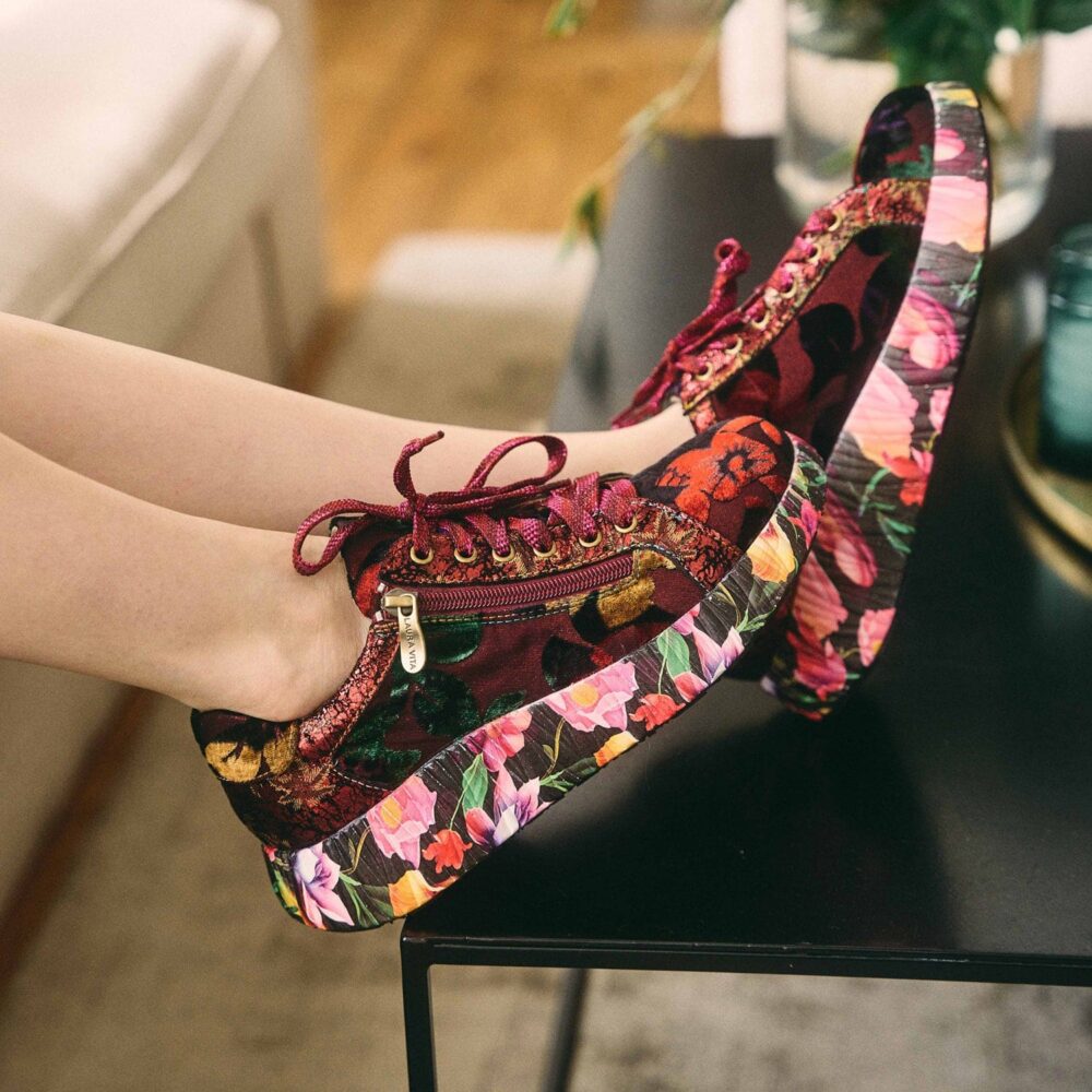 سنيكرز فريدة من نوعها من Laura Vita