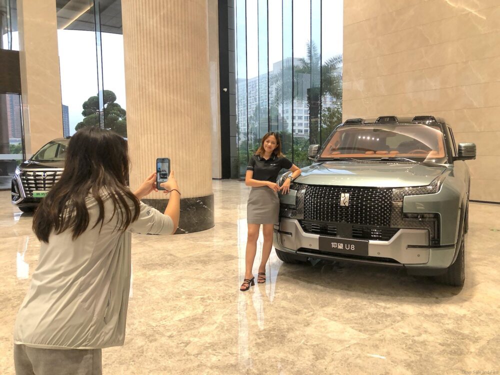 سيارة صينية فاخرة