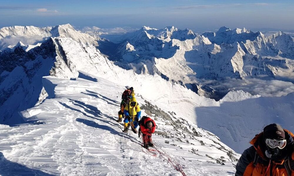 مونت إيفرست تكلفة الرحلة