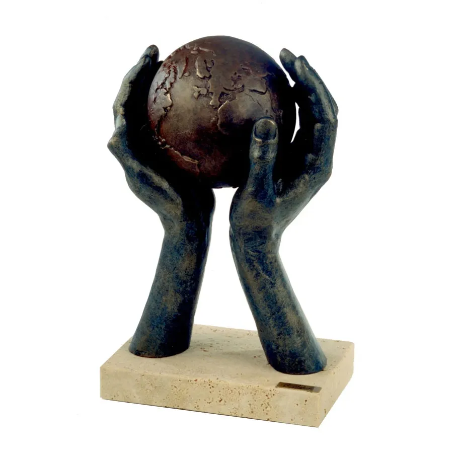 منحوتة بمناسبة الذكرى الخامسة عشرة لتأسيس الشركة