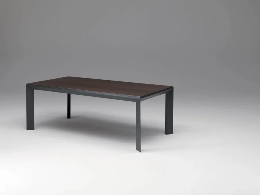 طاولة طعام بتصميم لوفت