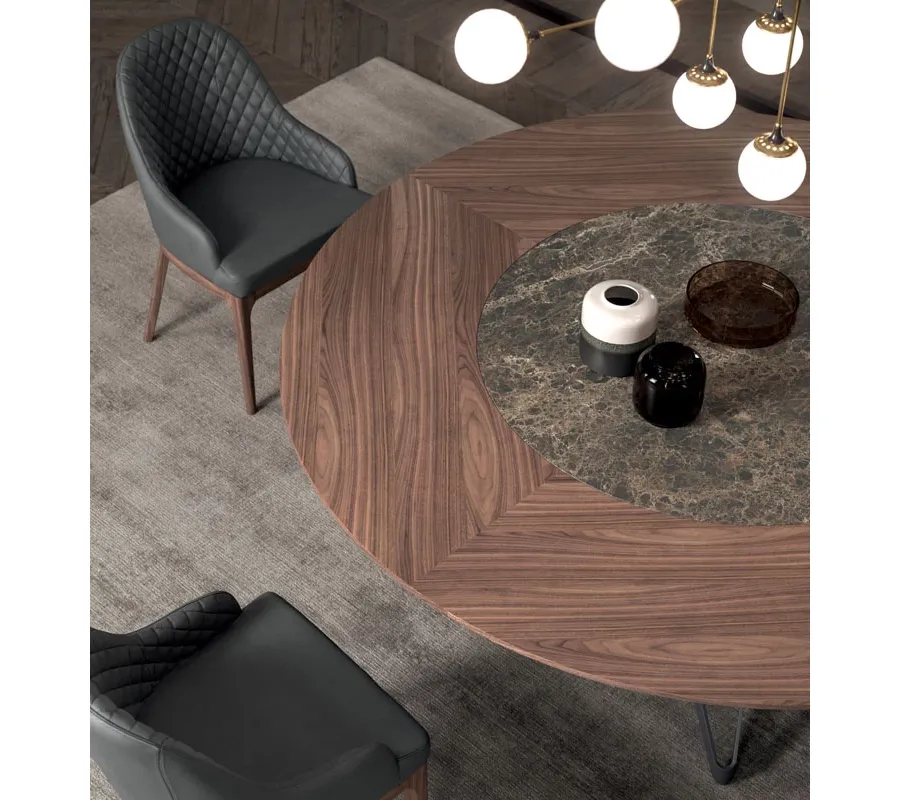 طاولة طعام فاخرة