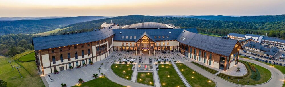 أي فندق تختار في الجبال