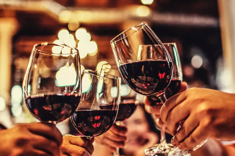 زجاجات النبيذ الإيطالي