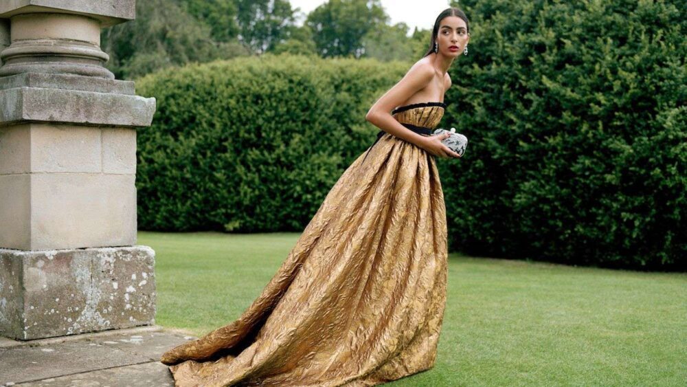 ما هي الحقيبة المناسبة للفستان المسائي؟