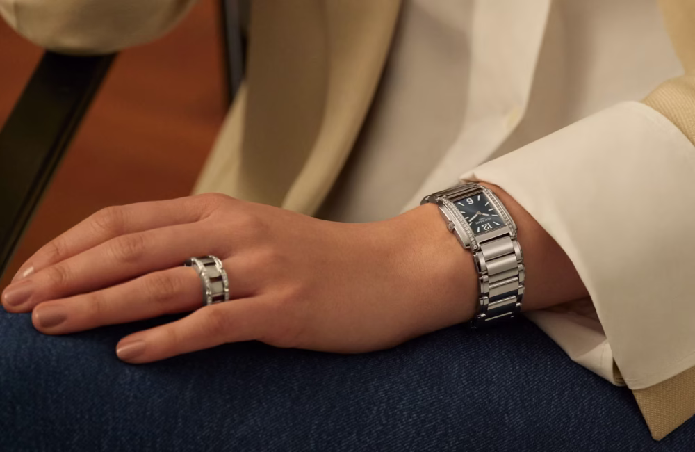 ساعة نسائية فاخرة